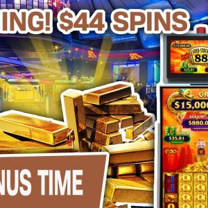 🥇 WINNING! $44 Gold Stack Slot Spins in Hollywood, Florida 💣 Can I Get a MINI BOOM?